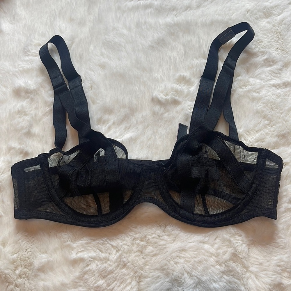 Victoria’s Secret very sexy bra - SIZE: 34A